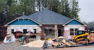 150 Magnolia Villas Dr, Cornelia, GA 30531