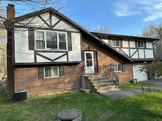 1010 Knollwood Dr, Tobyhanna, PA 18466