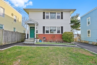 33 Dora St, Stamford, CT 06902