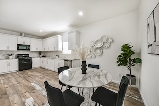 4745 Wenda St, Houston, TX 77033