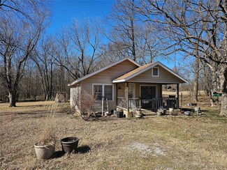 22900 S Honeycreek Ln, Claremore, OK 74019