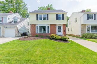 4430 Groveland Rd, Cleveland, OH 44118