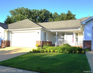 1016 Curzon St, Howell, MI 48843