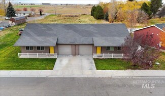 215 Little Cedar Dr, Hansen, ID 83342