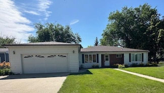 1323 N 3rd St, Aberdeen, SD 57401