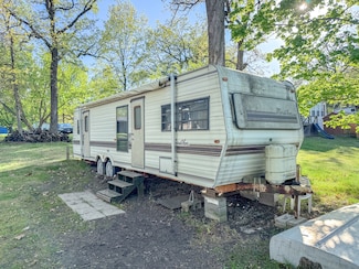 5/493 Woodhaven Dr E, Sublette, IL 61367