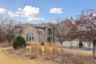 2370 Weston Ridge Ct, Chaska, MN 55318