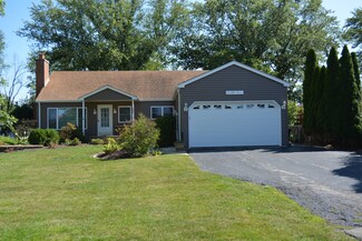 17W283 16th St, Oakbrook Terrace, IL 60181