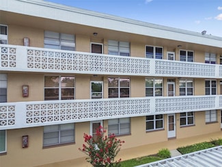 5095 Bay St NE Unit 103, Saint Petersburg, FL 33703