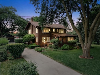 1215 Main St, Pella, IA 50219