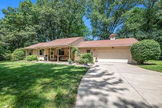 815 72nd Ave, Lawton, MI 49065