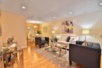 695 S Knickerbocker Dr Unit 4, Sunnyvale, CA 94087