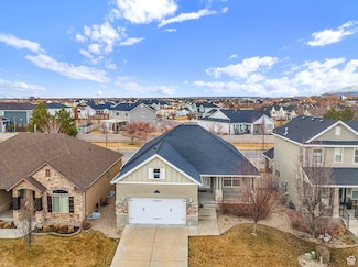 831 W Saddlebrook Dr, Kaysville, UT 84037