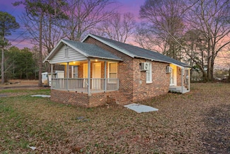 348 Watson St, Laurens, SC 29360