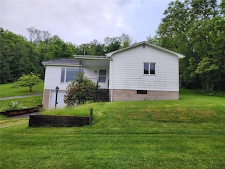454 4th St, Smithton, PA 15479