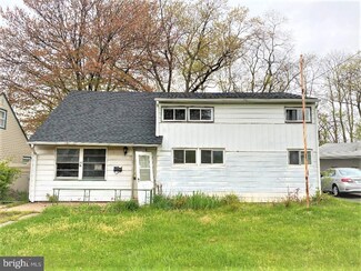 40 Cozy Corner, Avenel, NJ 07001