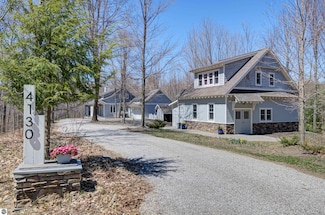 4130 W Dodge Springs Trail, Maple City, MI 49664
