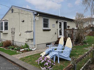 97 Foxboro Ave, Portsmouth, RI 02871