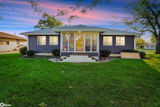 1918 S Center St, Marshalltown, IA 50158