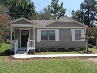 253 Forrest St, Selmer, TN 38375