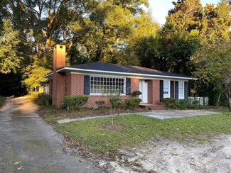 76 S Jackson St, Hawkinsville, GA 31036