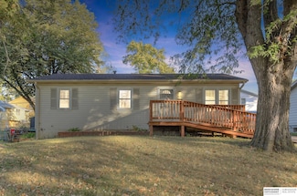 6112 Park Lane Dr, Omaha, NE 68104