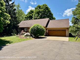 12830 Upton Rd, Bath, MI 48808