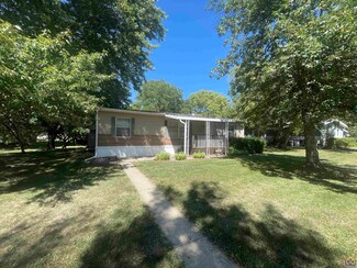211 SE Cottonwood St, Topeka, KS 66609