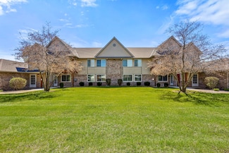 211 W Oak Leaf Dr Unit 3, Oak Creek, WI 53154