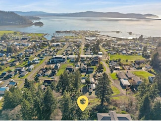 612 Fir Ave, Garibaldi, OR 97118