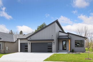 1952 Campfire Dr E, Waconia, MN 55387