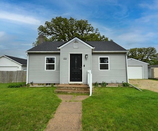 705 1st Ave SE, Pine Island, MN 55963