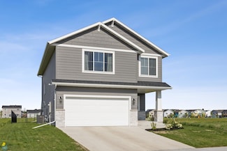 327 Lionheart Dr, Horace, ND 58047