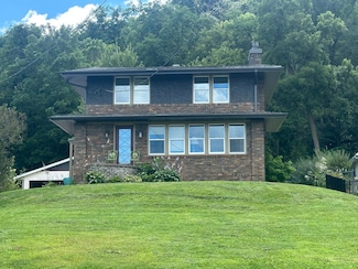 781 E 7th St, Red Wing, MN 55066