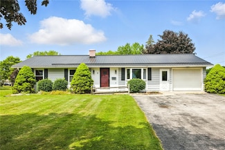 8 Washington Ave, Le Roy, NY 14482