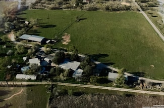 7084 Richter Rd, Elmendorf, TX 78112