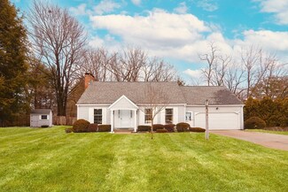 54 Pilgrim Dr, Northampton, MA 01060