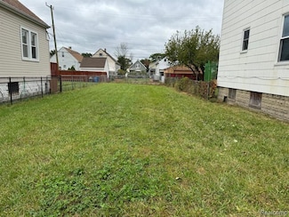 12133 Fleming St, HamtraMcK, MI 48212