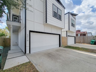 5019 Creekmont Dr, Houston, TX 77091