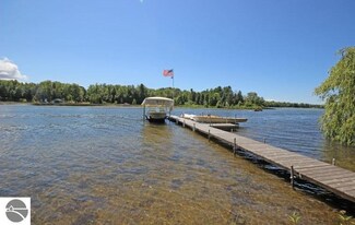 445 N Twin Pines Dr, Lake Leelanau, MI 49653