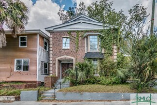 722 W Victory Dr, Savannah, GA 31405