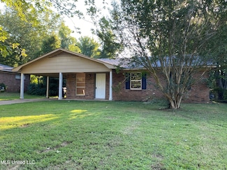5630 Crestwood Dr, Horn Lake, MS 38637