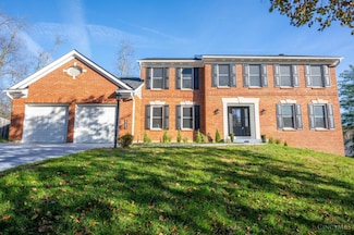 8205 Indian Trail Dr, Cincinnati, OH 45243