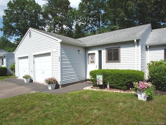 32 Knoll Ln Unit 32, Weatogue, CT 06089