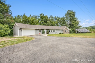 8035 Jericho Ave NE, Rockford, MI 49341
