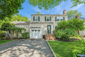 18 Mitchell Ave, Roseland, NJ 07068