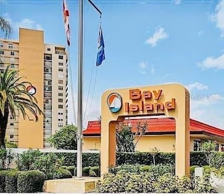 7920 Sun Island Dr S Unit 403, South Pasadena, FL 33707