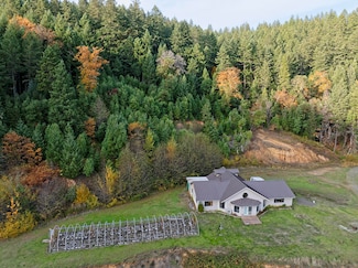 1480 Bridge Ln, Wolf Creek, OR 97497