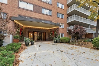 310 W 49th St Unit 403, Kansas City, MO 64112