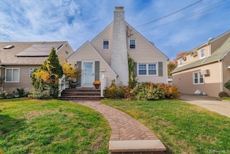 53 Ocean Ave, Malverne, NY 11565